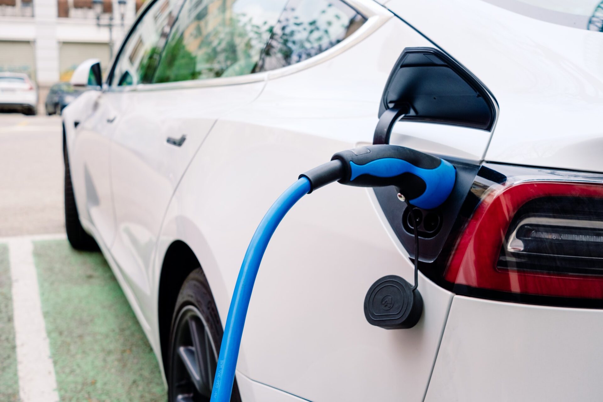 La demande d’électricité pour recharger les voitures électriques est croissante.