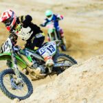 motocross sur un terrain