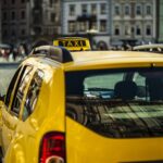 Un taxi dans la rue
