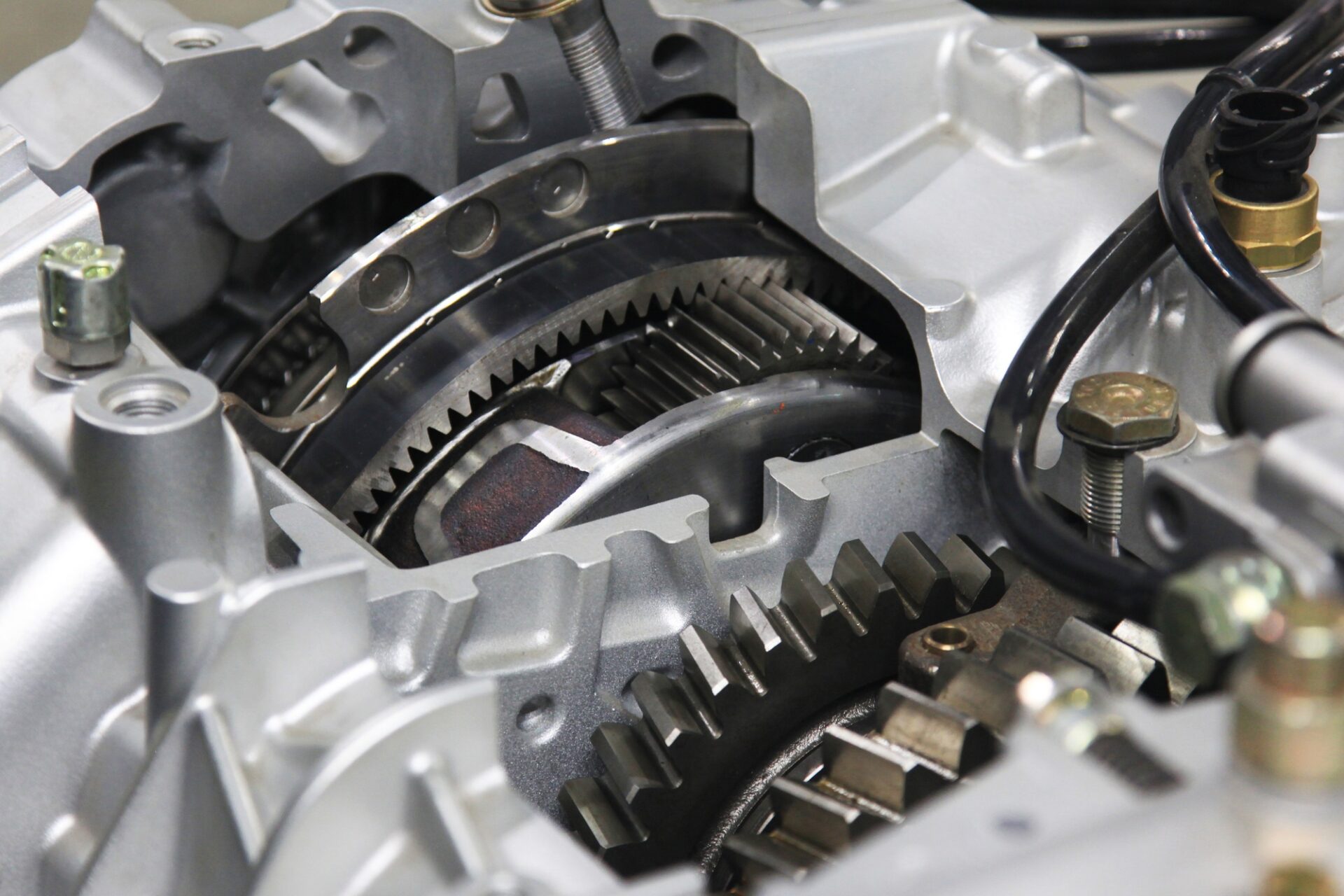 Boîte de vitesses de transmission automobile avec beaucoup de détails