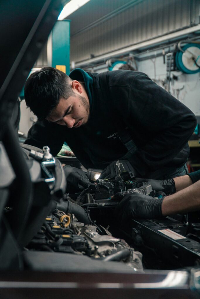 La maintenance automobile : révision, réparation et exploitation without any text
