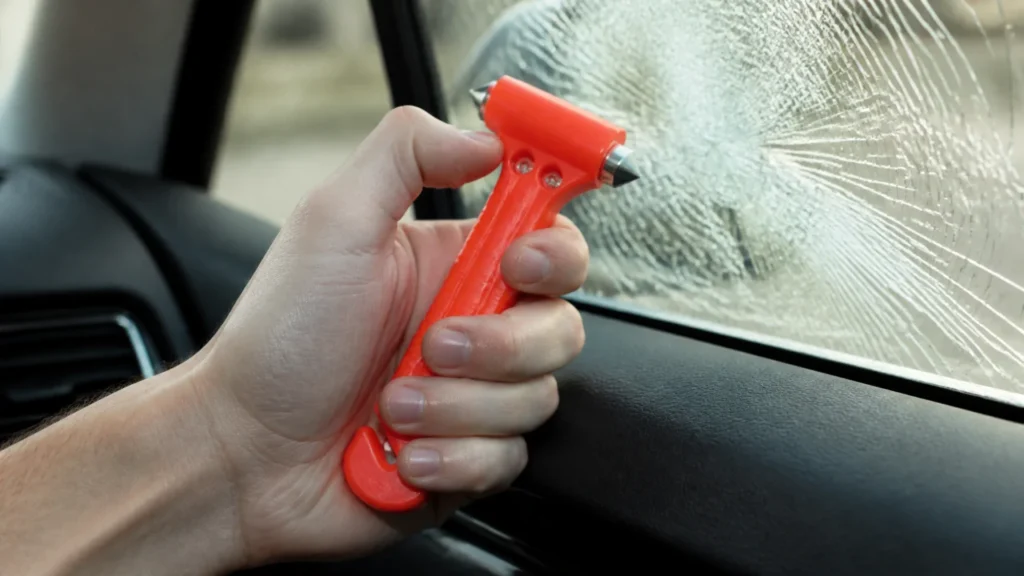 Is a car window breaker mandatory in France?