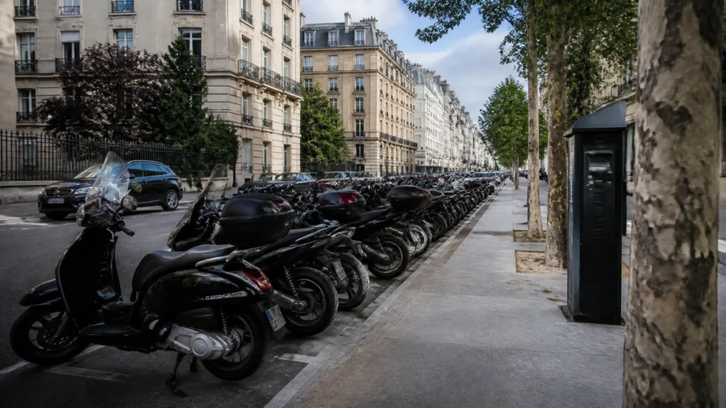 Where can I park my two-wheeler in Paris and at what price?