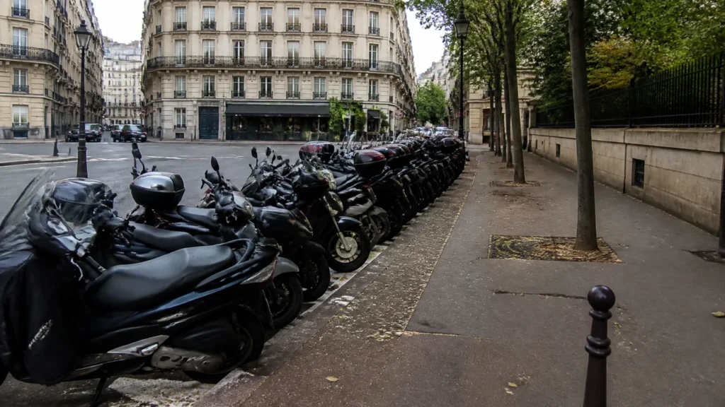 Where can I park my two-wheeler in Paris and at what price?